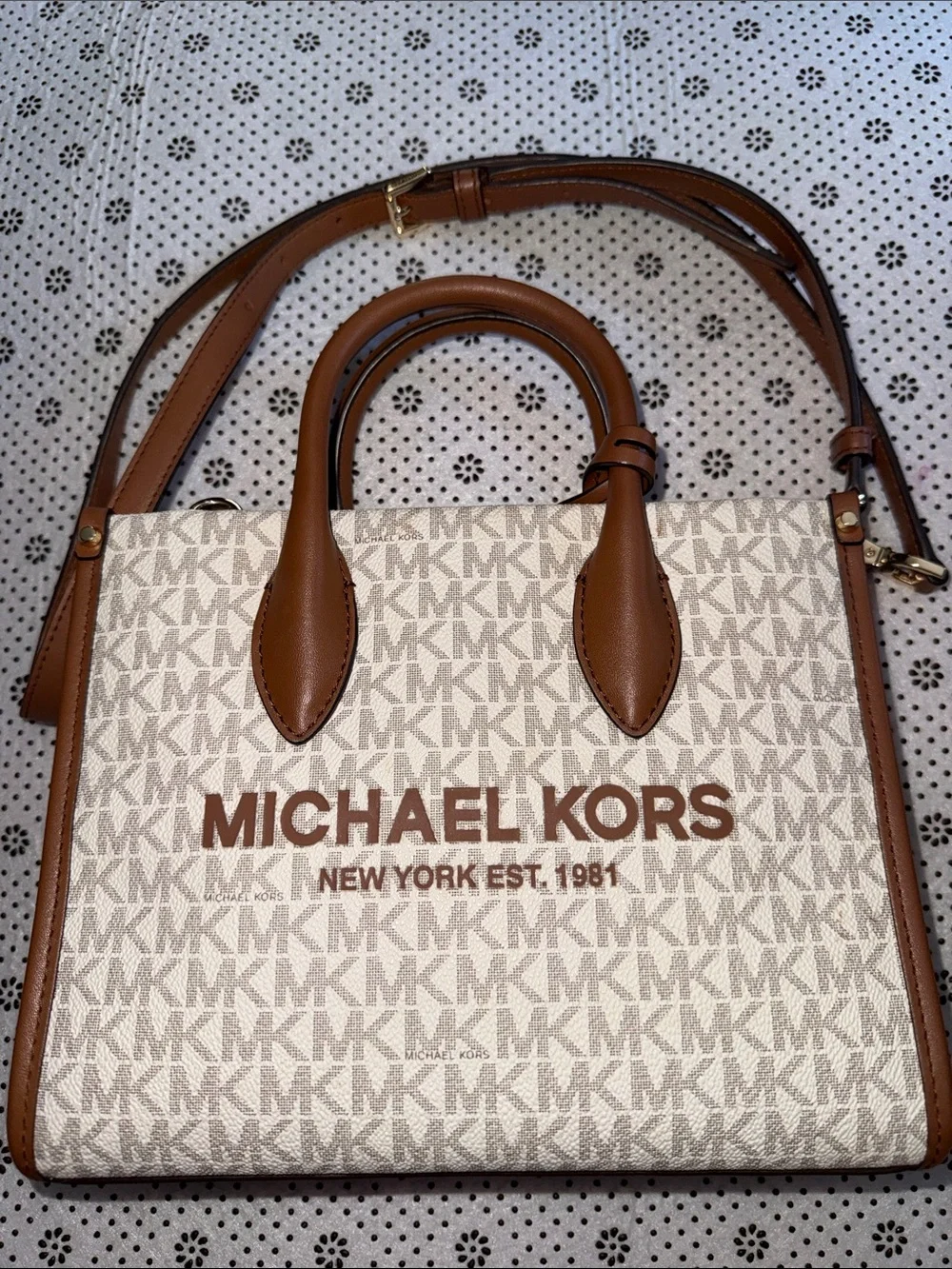 🛍NWOT 🛍 Michael Kors Brown and White Logo Satchel with Crossbody Strap 🛍